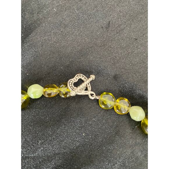 Green necklace, just a necklace - Picture 3 of 6